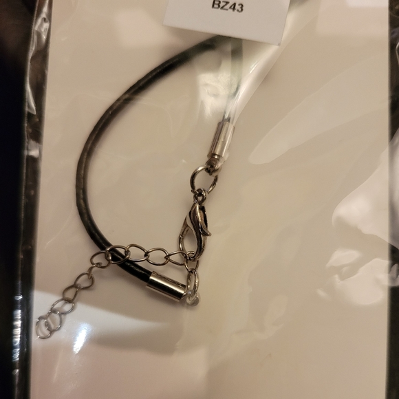 Filigree Leaf Fashion Jewelry Pendant Silver Tone - Picture 5 of 5